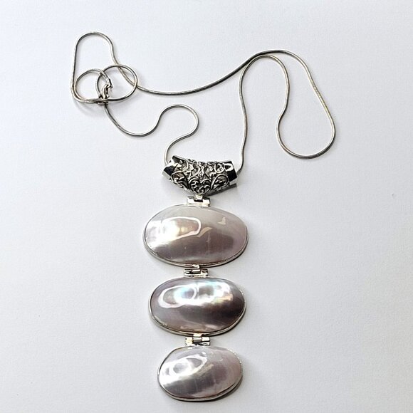 Genuine Mother of Pearl Pendant Necklace - Picture 8 of 16